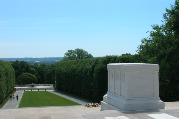 VA tomb of unknown soldier – Cebolla4 from Getty Images Signature via Canva VA tomb of unknown soldier - Cebolla4 from Getty Images Signature via Canva